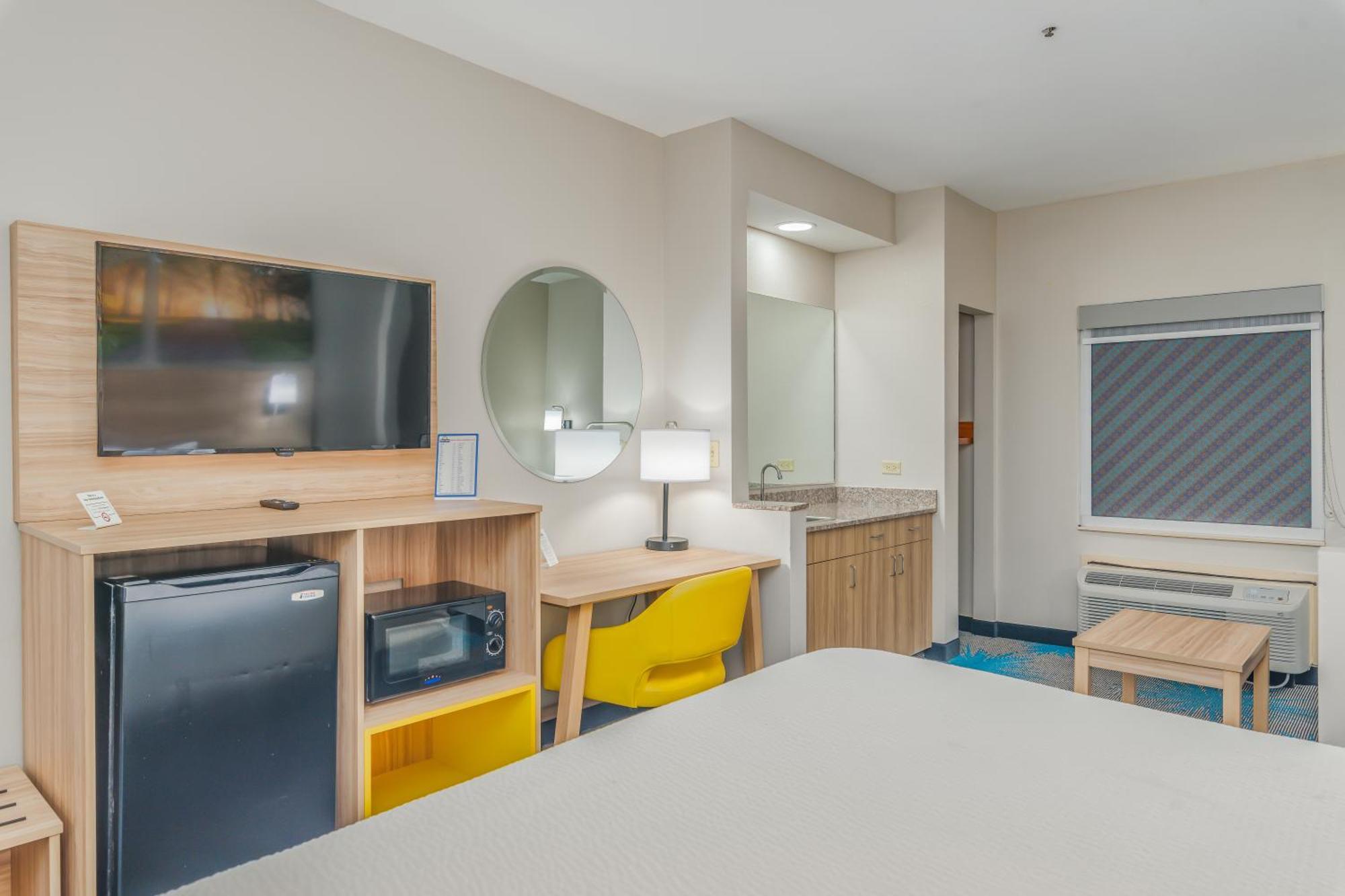 Days Inn & Suites By Wyndham Prattville-Montgomery Екстериор снимка