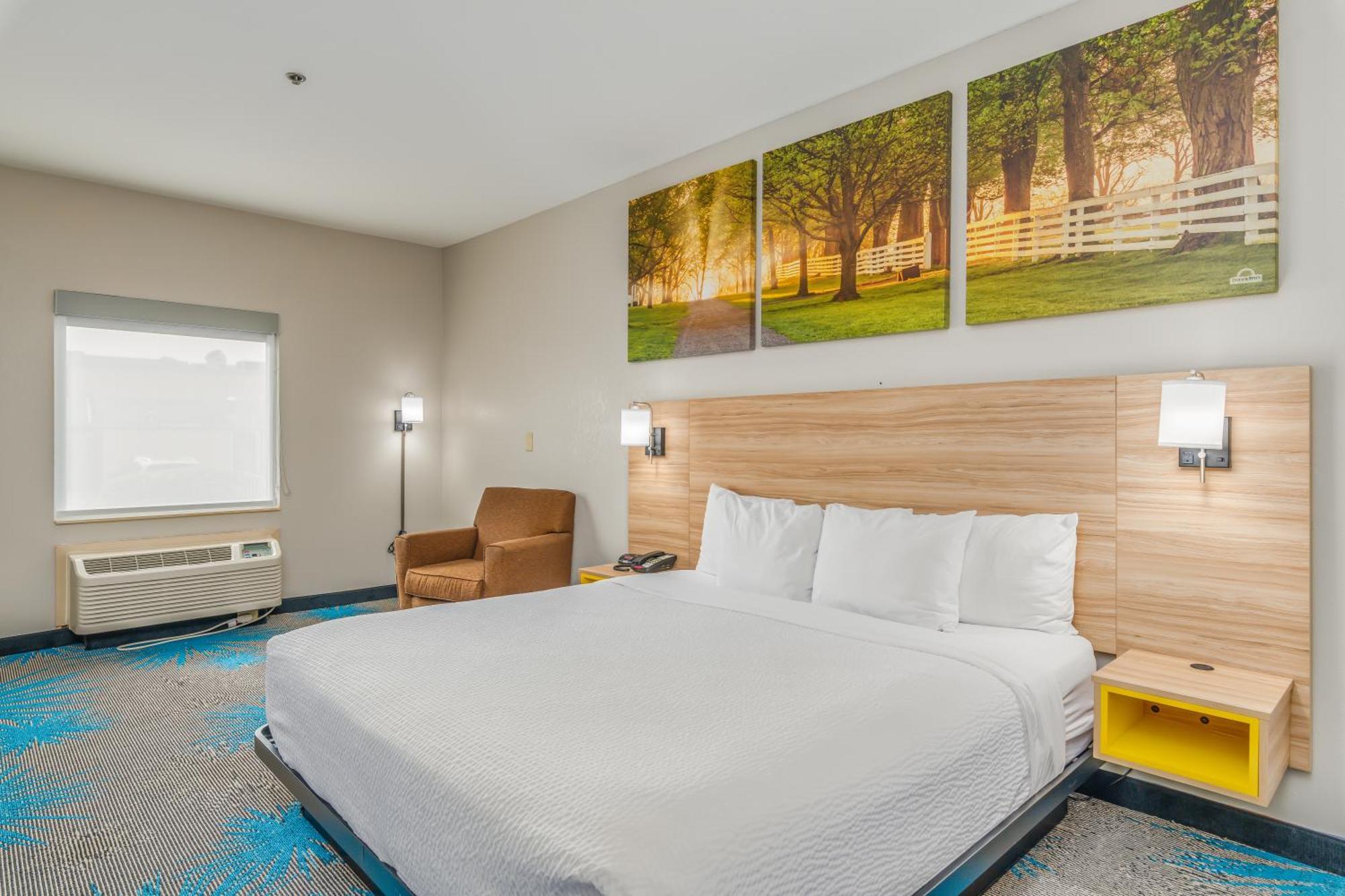 Days Inn & Suites By Wyndham Prattville-Montgomery Екстериор снимка