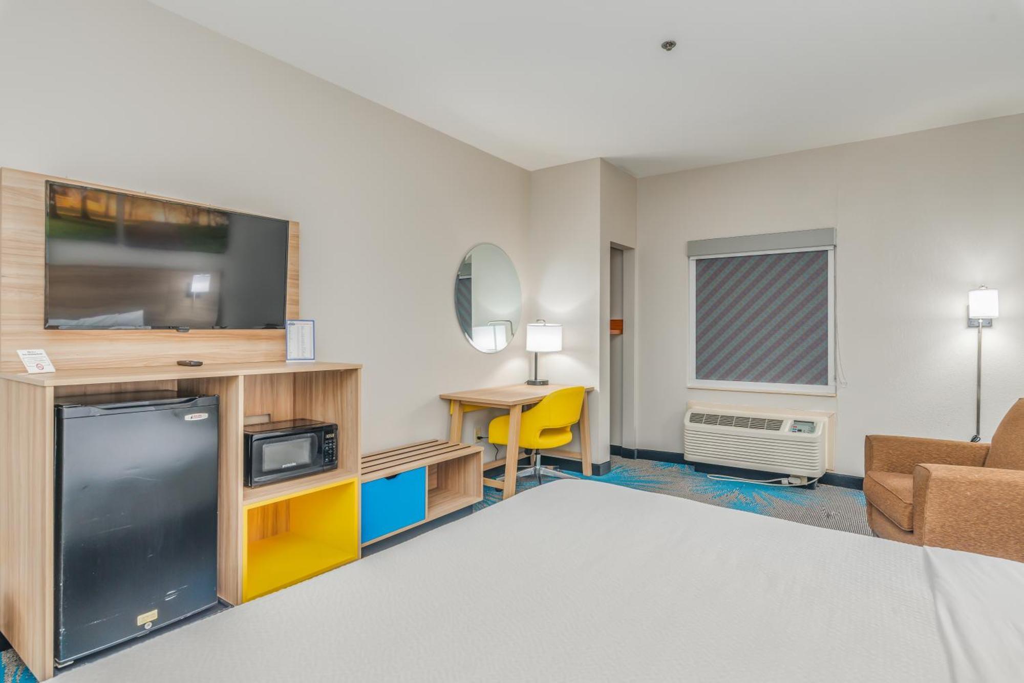 Days Inn & Suites By Wyndham Prattville-Montgomery Екстериор снимка