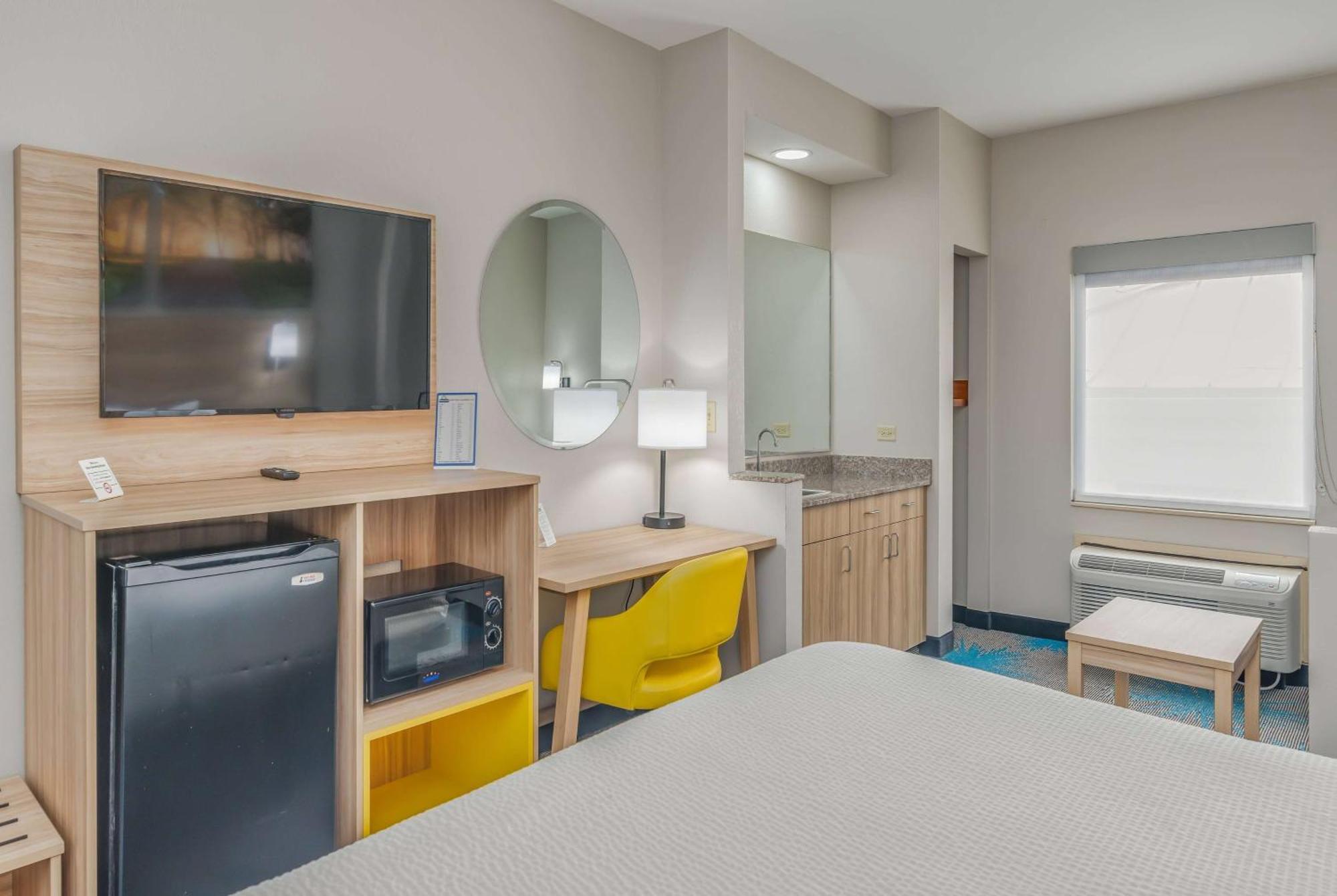 Days Inn & Suites By Wyndham Prattville-Montgomery Екстериор снимка