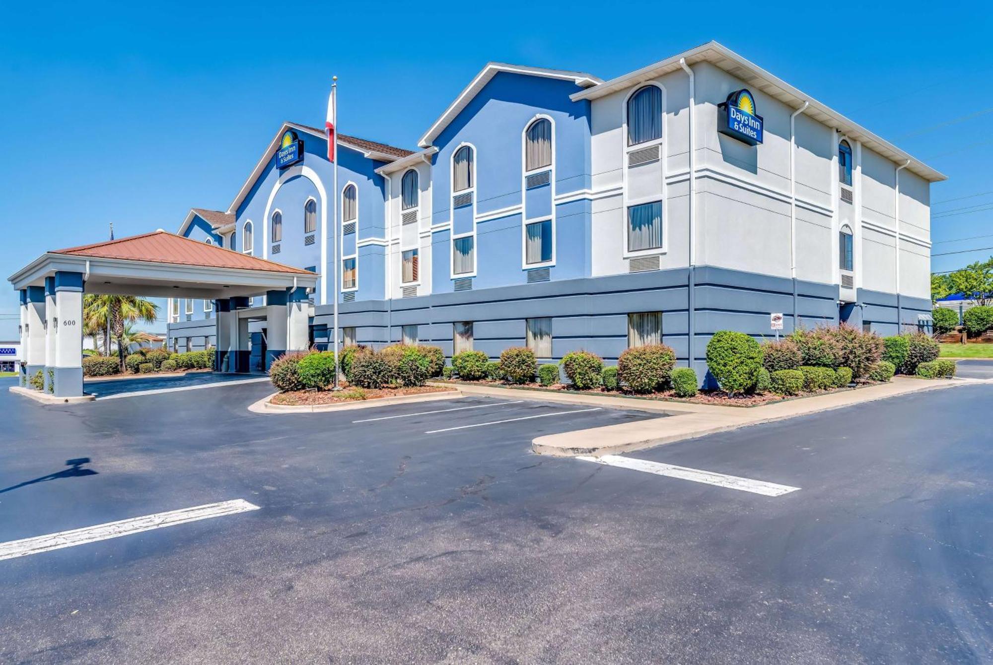 Days Inn & Suites By Wyndham Prattville-Montgomery Екстериор снимка